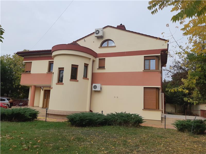 Villa 10 rooms with indoor pool | IANCU NICOLAE
